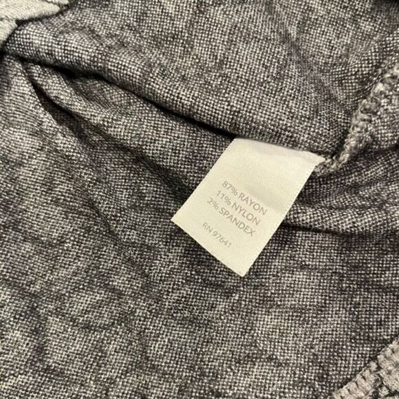 J. Jill Stretch Tunic Gray with Black Geometric Flower Pattern Round Neck Size M - Picture 5 of 8